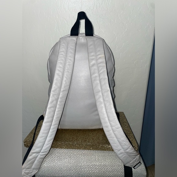 🎉HP🎉Rebecca Minkoff Large MAB 100% Leather Backpack in Light Gray/Silver🩶 - Picture 12 of 15